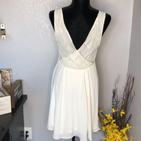 Express Off White Lace Dress - Picture 5 of 9